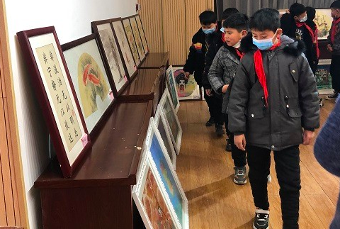 “浓墨重彩颂华年”中牟县教师书画展开幕