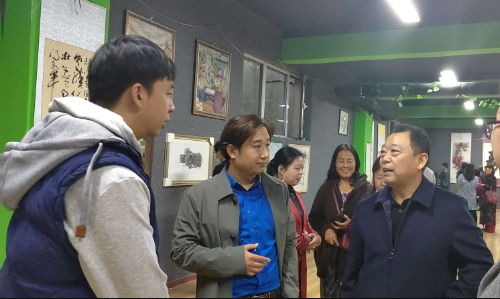 邢台襄都区首届重阳节书画展在邢茶艺术商城举办