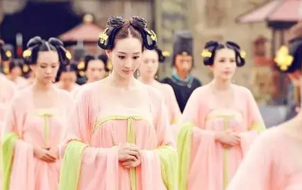 为什么宫斗剧都是清朝的（宫斗最严重的朝代）
